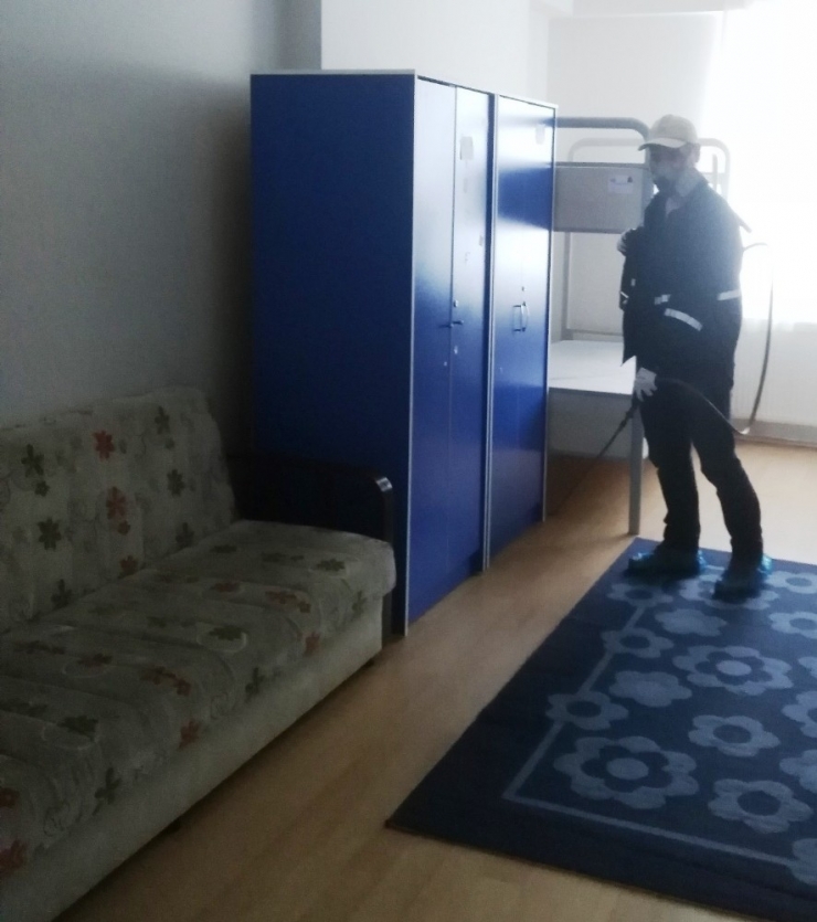 İzmit Belediyesi’nin İlaçlama Hizmeti Devam Ediyor