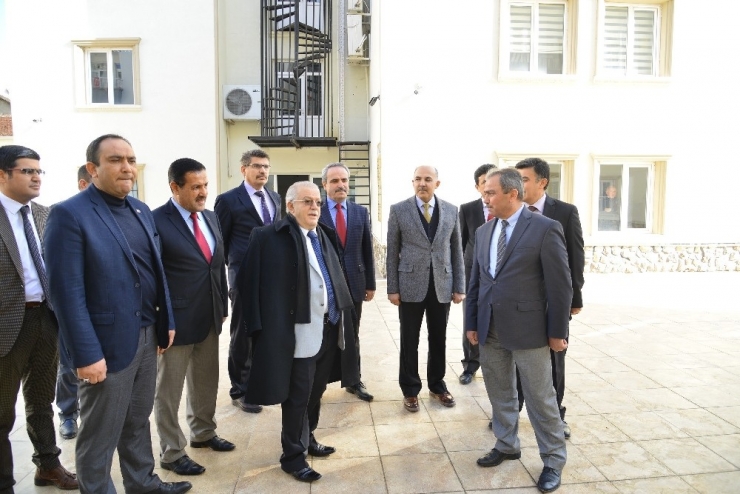 Vali Şentürk, Milli Eğitim Müdürlüğü’nü Ziyaret Etti