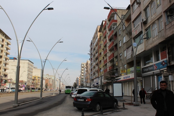 Dicle Elektrik Batman’da Elektrik Direklerini Yer Altına Alıyor