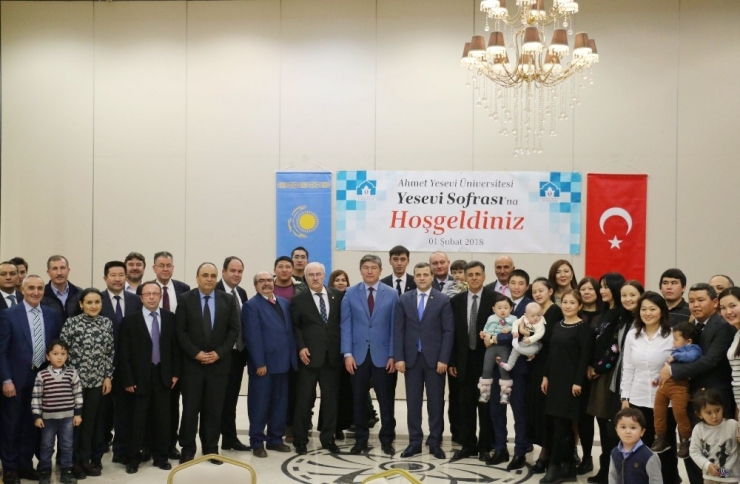 Kazak Öğrenciler ‘Yesevi Sofrası’nda Bir Araya Geldi