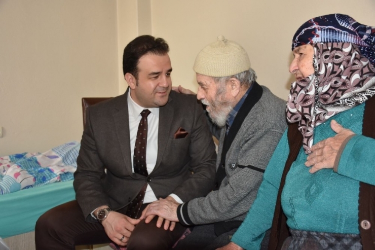 Ak Parti Tepebaşı İlçe Yönetimininden Ayda 3 Bini Aşkın Ev Ziyareti