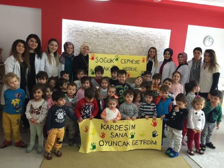 Askere Termal İçlik, Afrinli Çocuklara Oyuncak