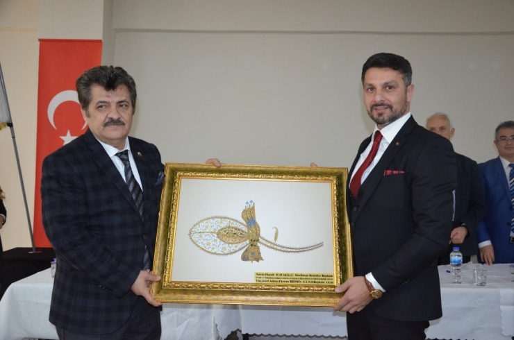 Başkan Yüzügüllü’ye Esnaf Ve Sanatkarlardan Teşekkür