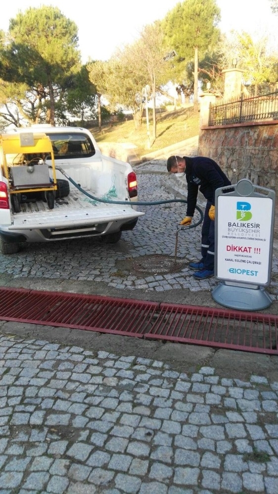 Burhaniye’de 55 Bin Haşere Kaynağı İlaçlandı