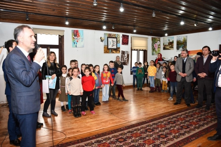 Sanat Atölyesinin Minik Öğrencileri Sertifikalarını Aldı