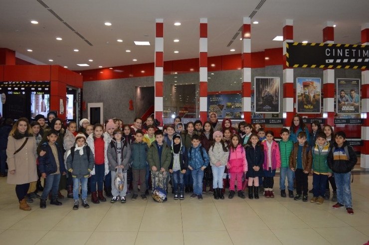 Kartepeli Çocuklar Beyaz Perde İle Buluştu