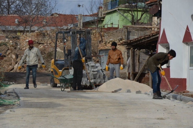 Seyitgazi Belediyesi Sarayören’de Çalışmalarını Sürdürüyor