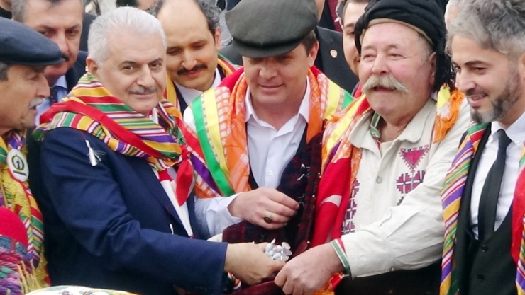 Başbakan’ı Balıkesir’de Atlı Okçular Karşıladı