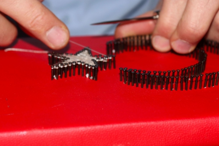 Tel Ve Çivilerin Büyüleyici Dansı ’Filografi’