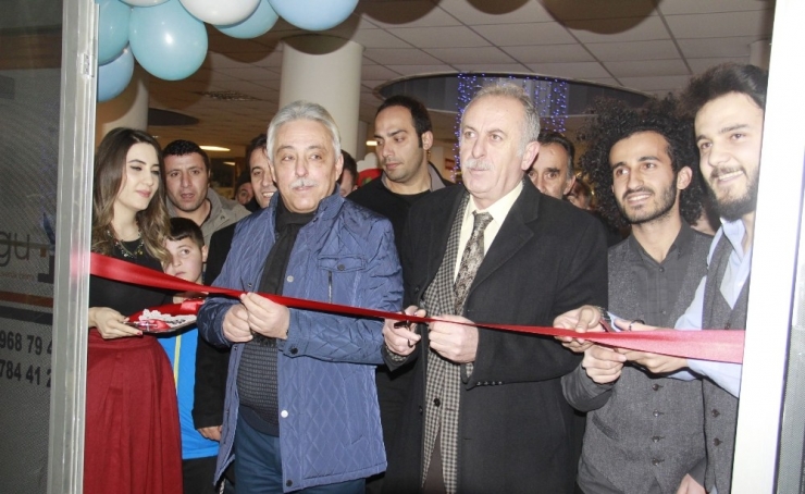 Vali Toprak İşyeri Açılışına Katıldı