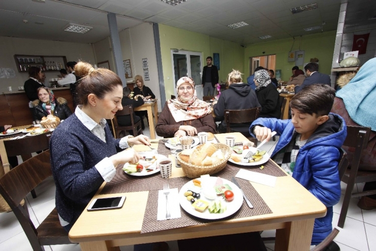 Beyaz Kalpler Öğrencileri Aileriyle Buluştu