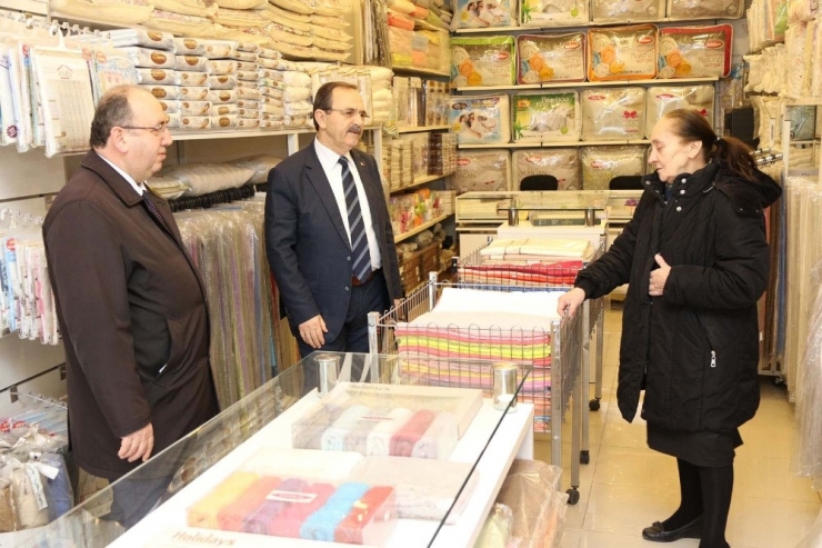 Başkan Şahin, Esnaf Ve Vatandaşların Derdini Dinledi