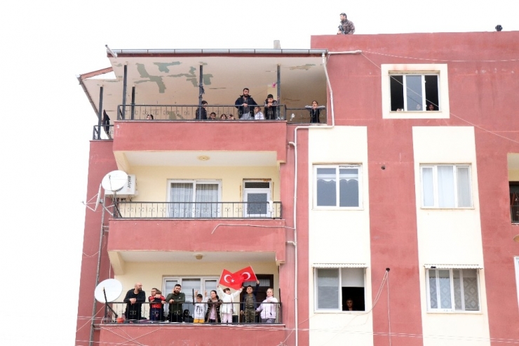 Başbakan Yıldırım’ı Reyhanlı’da Görenler Balkonlara Koştu