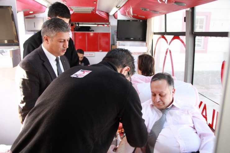 Sağlıkçılar Kan Bağışında Bulundu