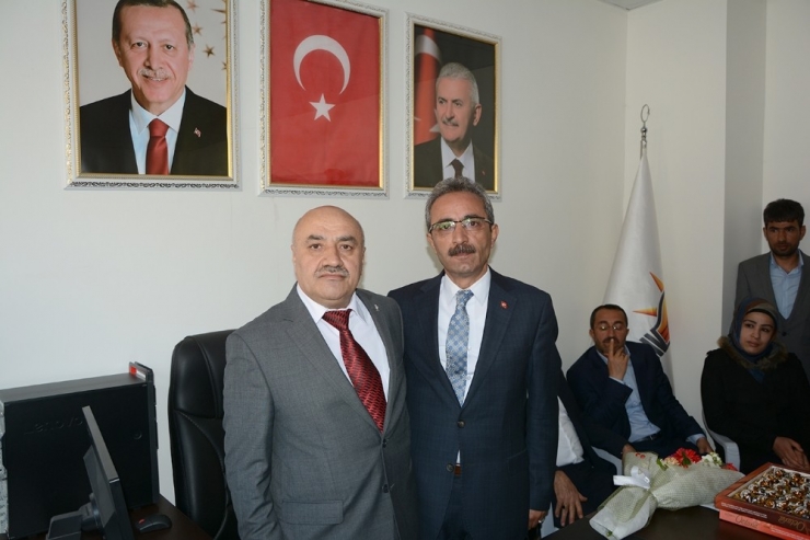 Ak Parti Çatak İlçe Başkanlığında Devir Teslim Töreni