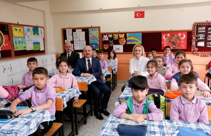 Vali Varol: “Çocuklarımızın Vatan, Millet Sevgisiyle Yetişmeleri Gerekiyor”