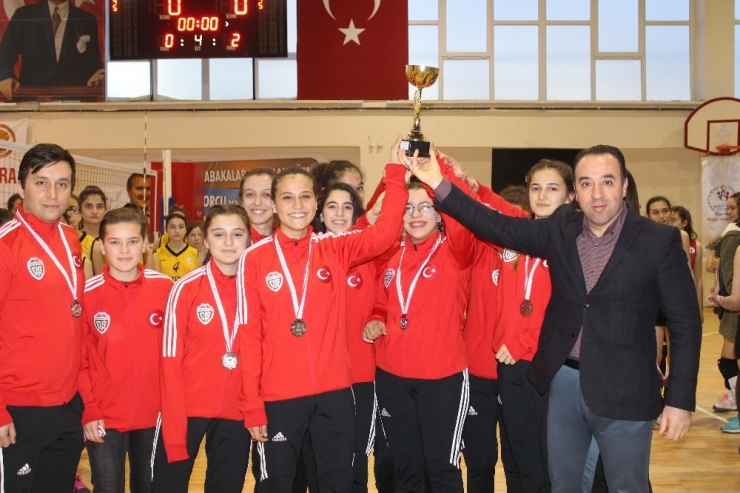 Kulüplü Voleybol Yıldız Kızlar Müsabakaları Sona Erdi