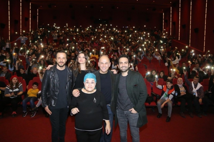 İzmir’e Yıldız Yağdı