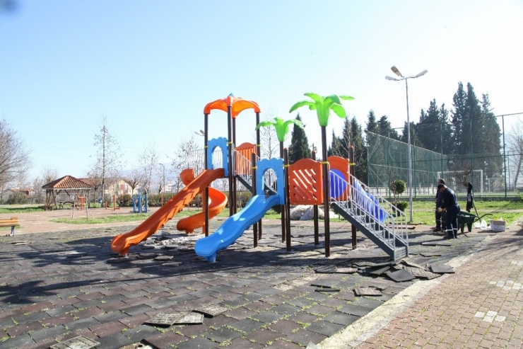 Başiskele’de Oyun Parkları Yenileniyor