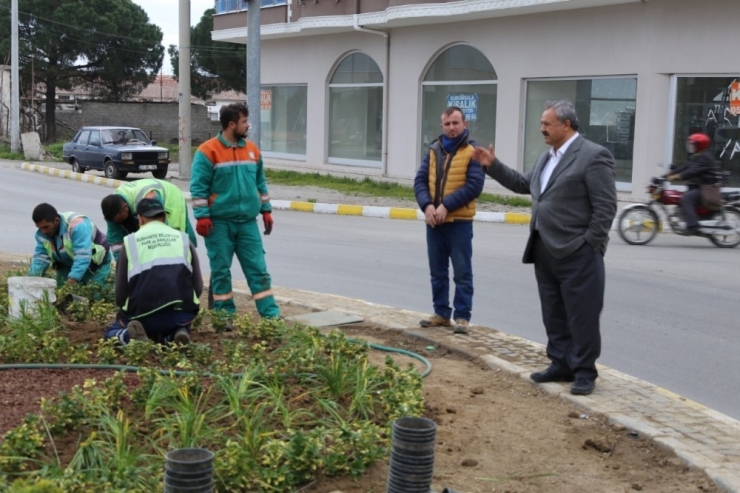 Burhaniye’de Başkan Uysal Kavşak Düzenleme Çalışmalarını Denetledi
