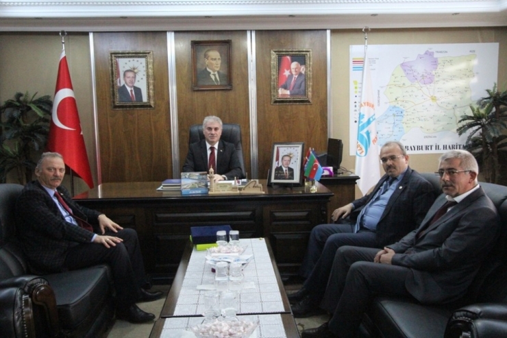 Başkan Mete Memiş’e Teşekkür Plaketi