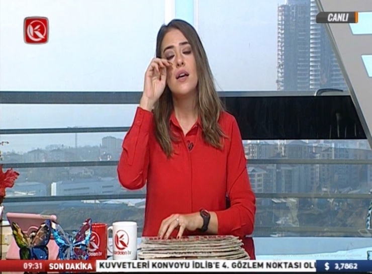 Mehmetçiğin Ailesiyle Vedalaşma Anını İzleyicilerle Paylaşırken Göz Yaşlarına Hakim Olamadı