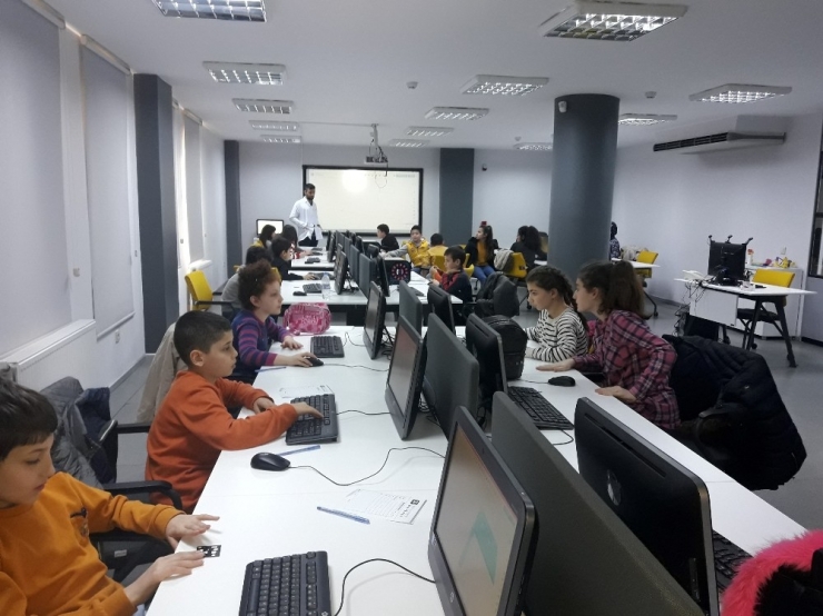 Kartepeli Öğrenciler, 3d Yazıcı Kullanımını Öğrendiler