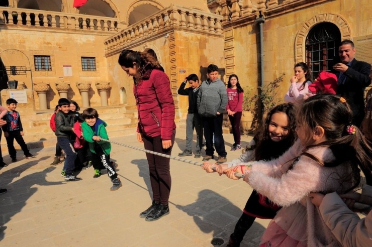 Öğrenciler Müzede Eğlendi