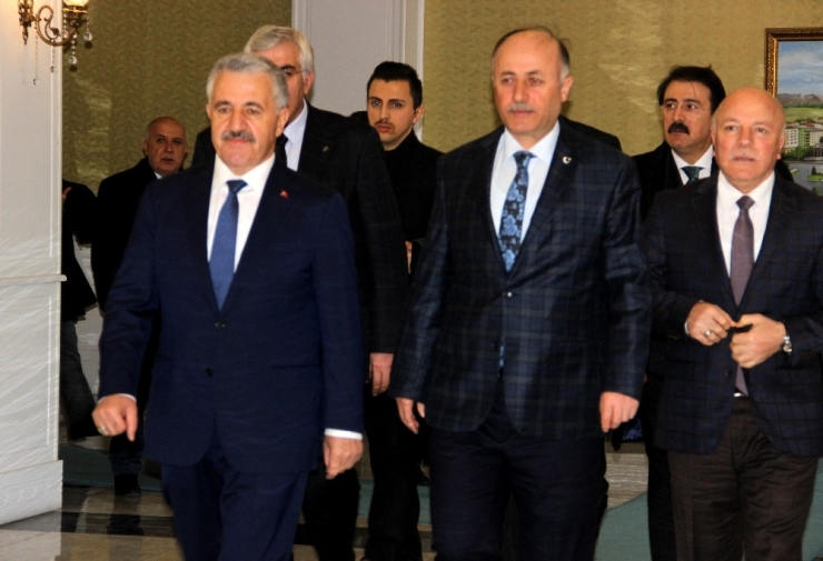 Bakan Arslan, Şehit Cenazesine Katılmak Üzere Erzurum’a Geldi