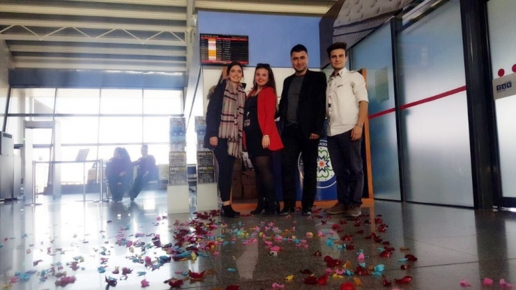 Afrin’e Gitmeden Önce Sevgilisine Sürpriz Evlilik Teklifi Yaptı