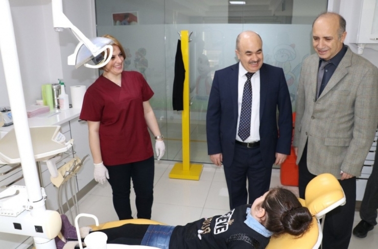 Vali Dağlı Çocuk Diş Polikliniğini İnceledi