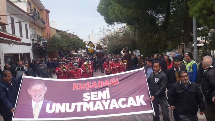 Kuşadası ’Sıtkı Başkan’ İçin Ağladı