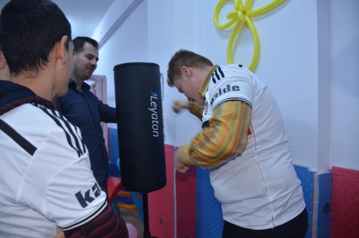 Özel Gereksinimli Çocuklara Rumeli Türkleri Kültür Ve Yardımlaşma Derneğinden Maddi Manevi Destek