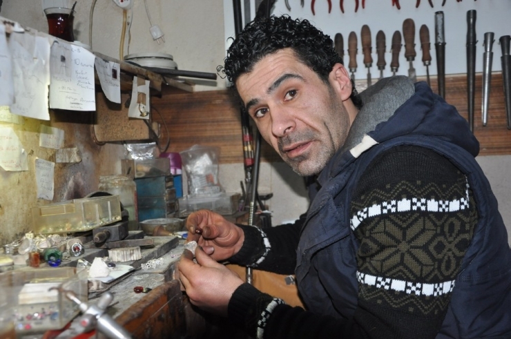 Uşaklı Takı Tasarımcısının El Emeği Ürünleri Türkiye Sınırlarını Aştı