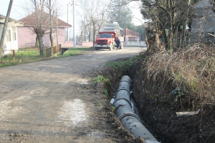 Akyazı Belediyesi Ekipleri İlçenin Her Yerinde