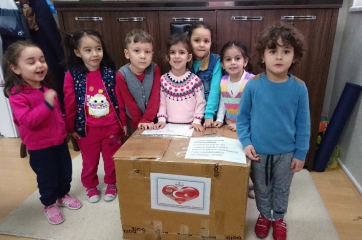 Minik Eller Üşümesin