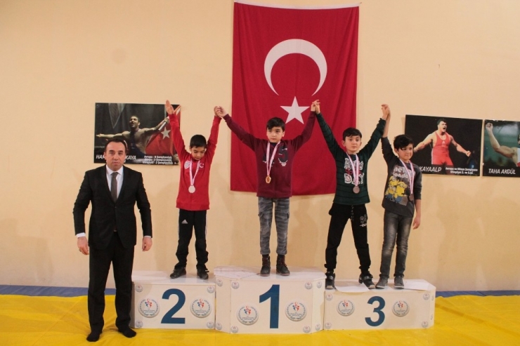 Okul Sporları Güreş Müsabakaları Sona Erdi