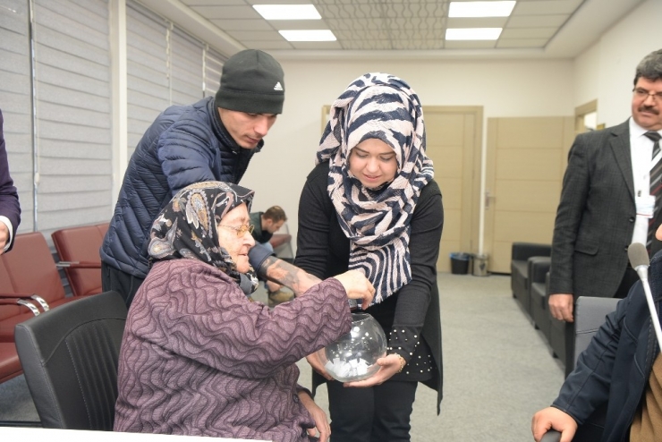 Çeşme Yaptırmak İçin Yarıştılar