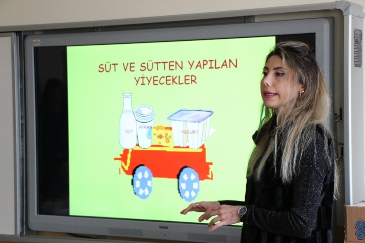 Öğrencilere Süt Dersi