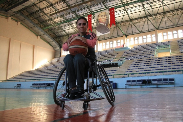 Kuzeniyle Evlenmemek İçin İntihara Teşebbüs Etti, Basketbolla Hayata Tutundu