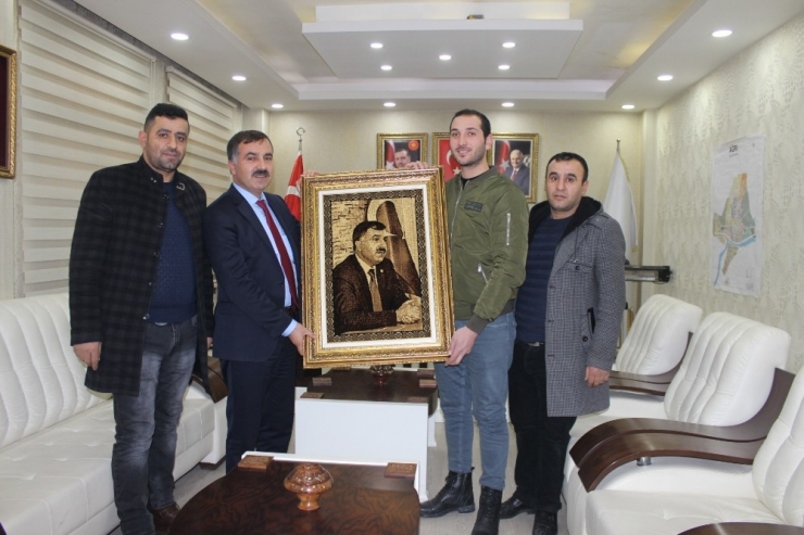 İl Başkanı Aydın’a Portreli Hediye