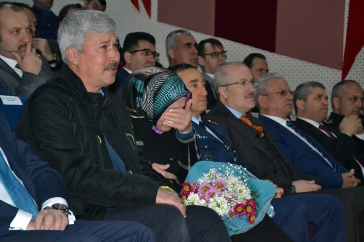 Kütüphaneye Şehit Oğlunun Adı Verilen Aile Gözyaşlarına Boğuldu