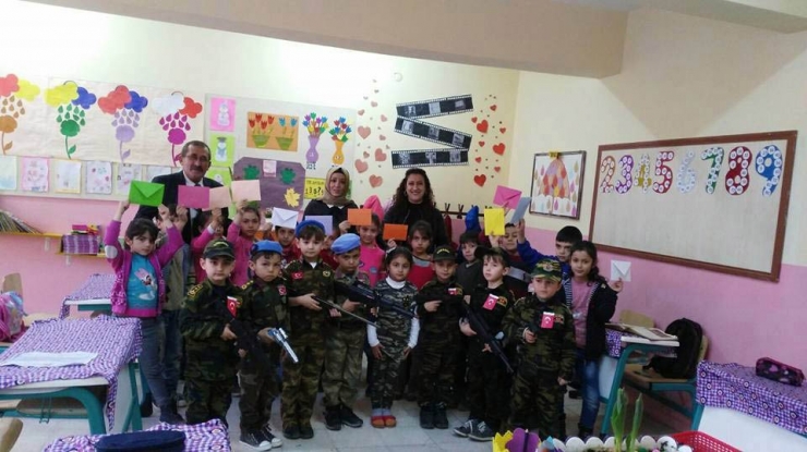 Öğrencilerden Mehmetçiğe Moral Mektubu