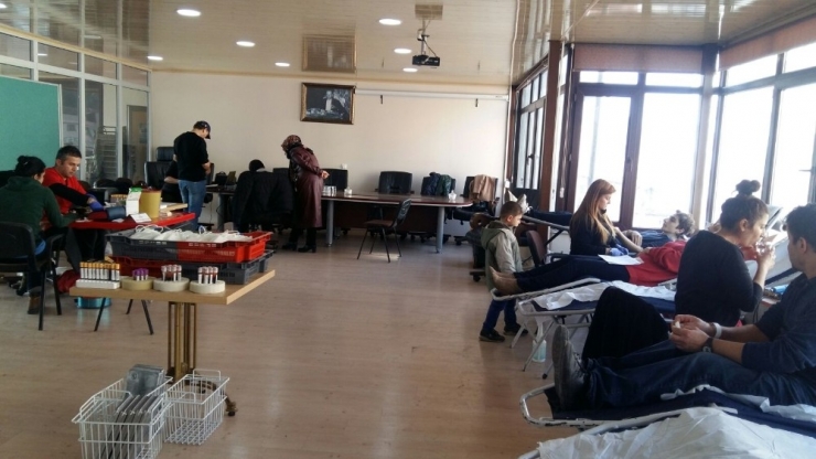 Eğitimciler Kan Verdi