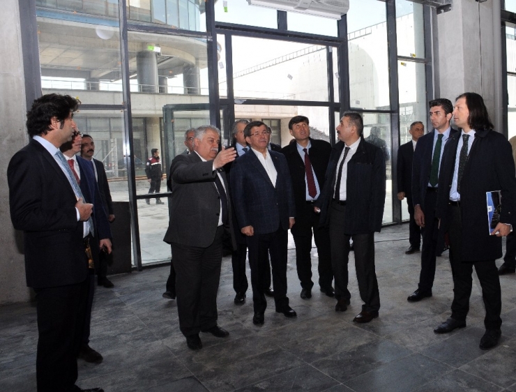 Davutoğlu’ndan Necmettin Erbakan Üniversitesine Ziyaret