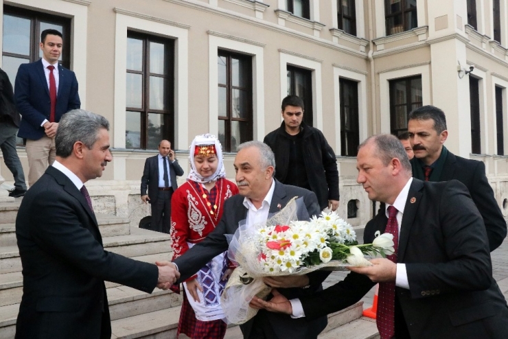 Bakan Fakıbaba: “Et İthalinin En Önemli Sebebi Anaç Olmaması”