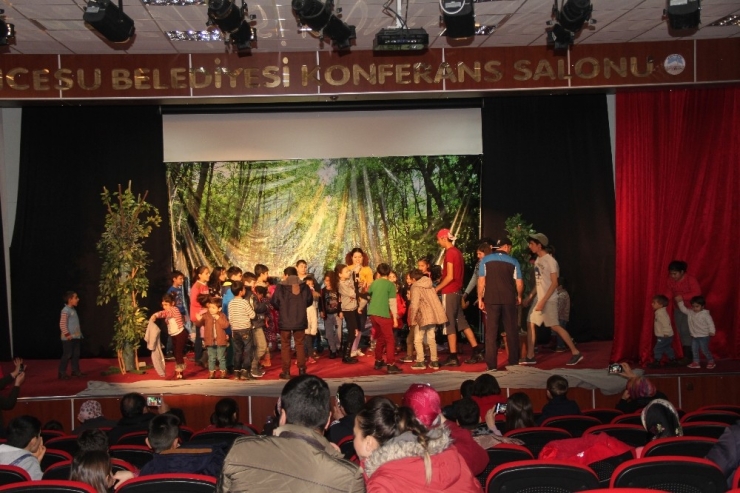 İncesu’da Tiyatro Gösterisine Yoğun İlgi