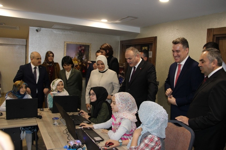 Bakan Özlü: ’’Dijital Dünyanın Dili Kodlama, Dijital Dünyadan Kaçamayız”