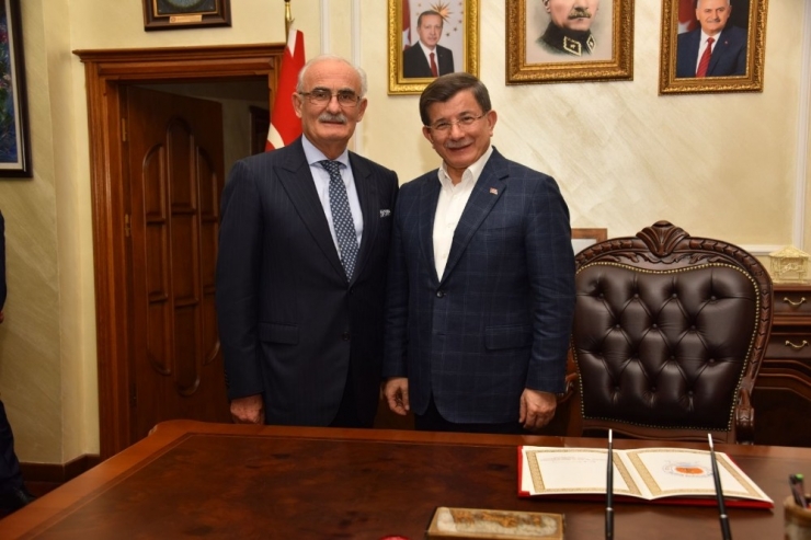 Ahmet Davutoğlu’dan Samsun’a Övgü