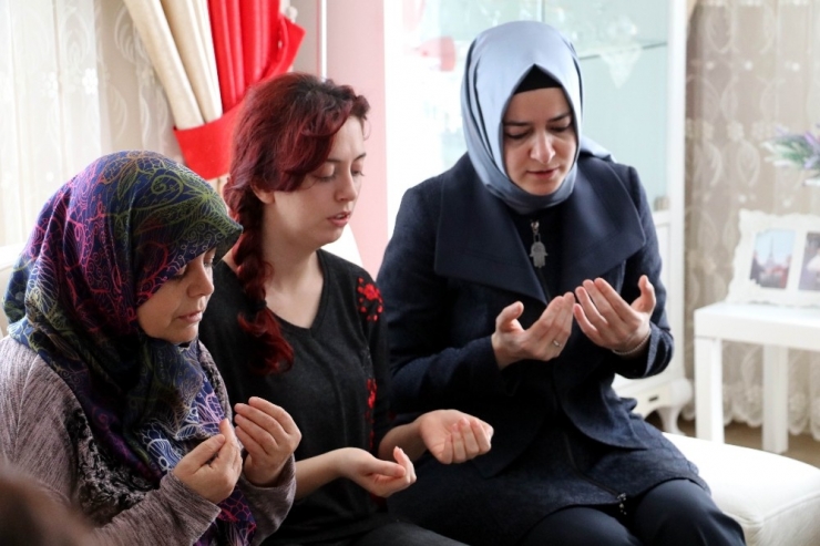 Bakan Kaya, Şehit Evini Ziyaret Etti